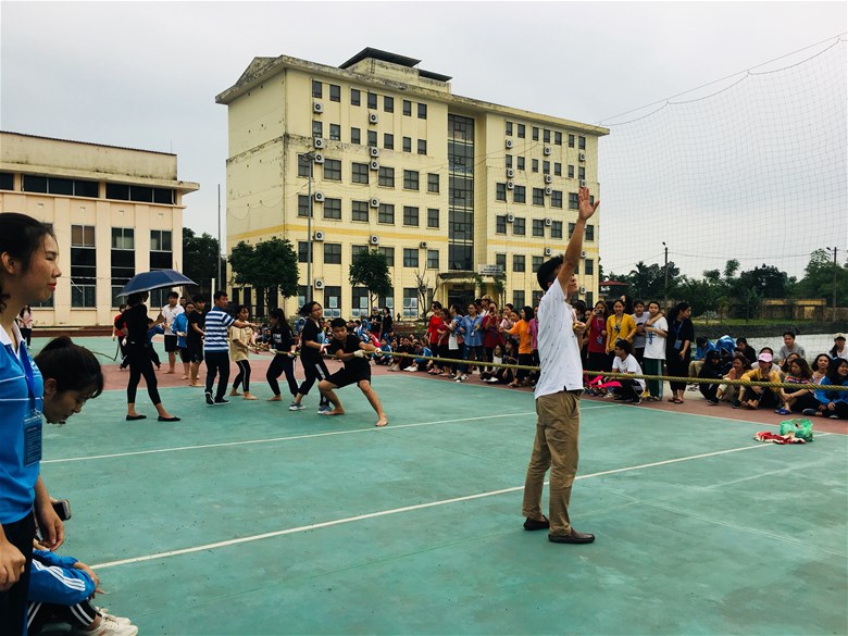 chơi trò kéo co
